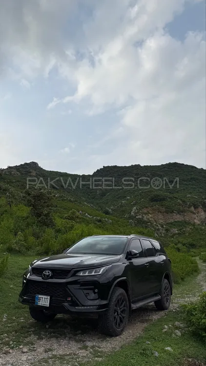 Toyota Fortuner 2025 for Sale in Islamabad Image-1