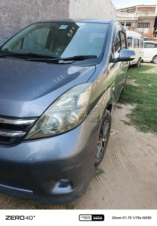Toyota ISIS 2006 for Sale in Talagang Image-1