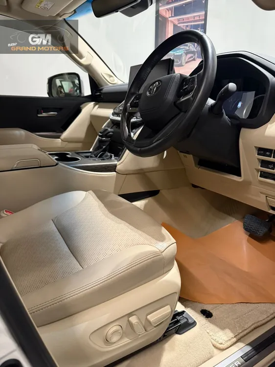 Toyota Land Cruiser 2022 for Sale in Karachi Toyota Land Cruiser 2022 for Sale in Karachi Image-9
