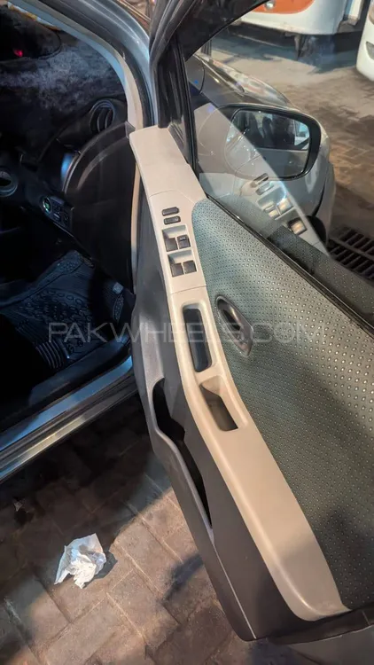 Toyota Vitz 2006 for Sale in Karachi Image-1