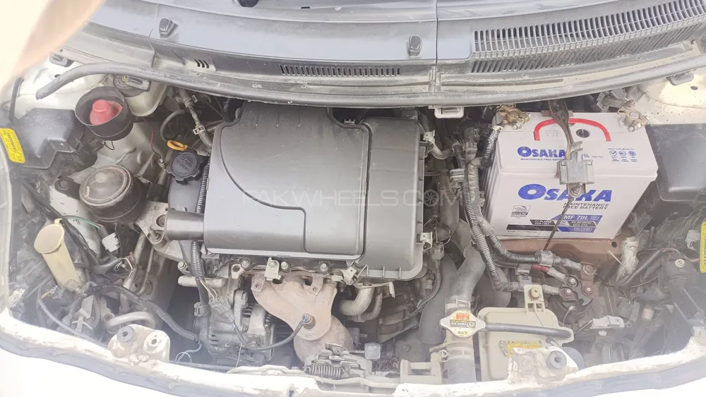 Toyota Vitz 2010 for Sale in Mardan Image-1