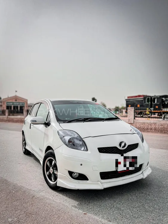 Toyota Vitz 2010 for Sale in Quetta Image-1