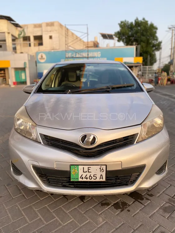 Toyota Vitz 2013 for Sale in Multan Image-1