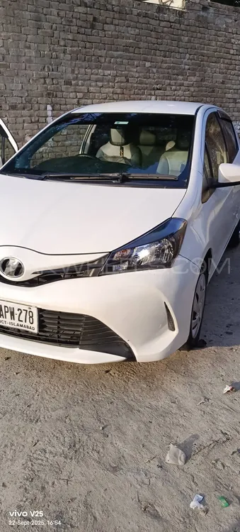 Toyota Vitz 2016 for Sale in Jehangira Image-1