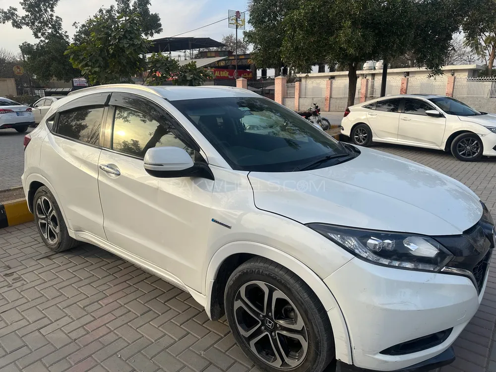 Honda Vezel 2016 for Sale in Peshawar Image-1