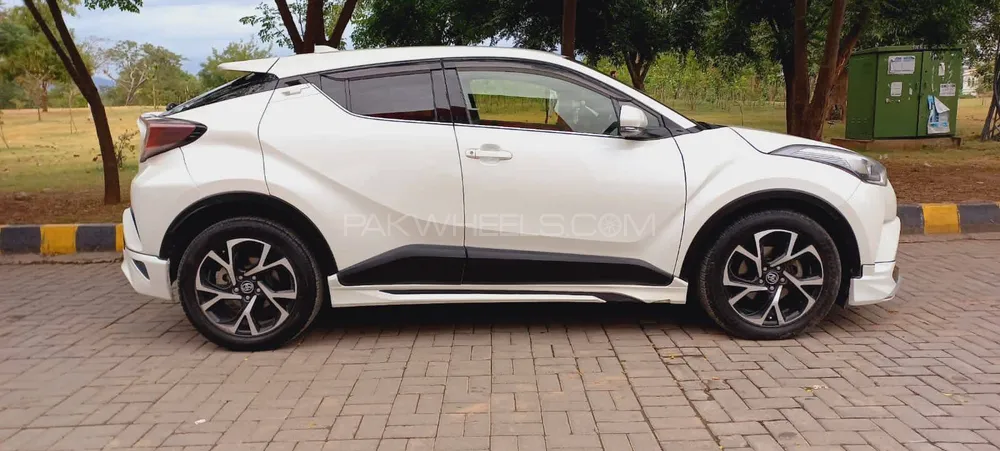 Toyota C-HR 2017 for Sale in Sargodha Image-1