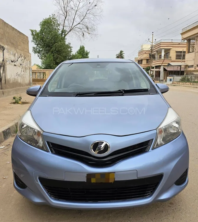 Toyota Vitz 2013 for Sale in Karachi Image-1