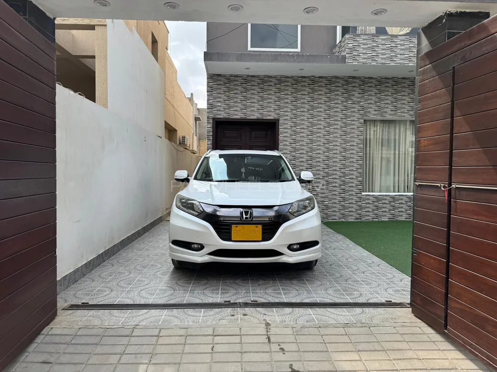 Honda Vezel 2014 for Sale in Karachi Image-1