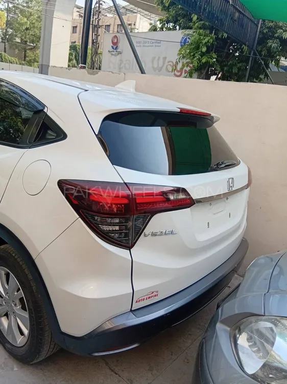 Honda Vezel 2018 for Sale in Rawalpindi Image-1