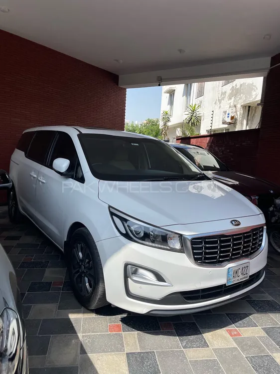 KIA Carnival 2019 for Sale in Lahore Image-1
