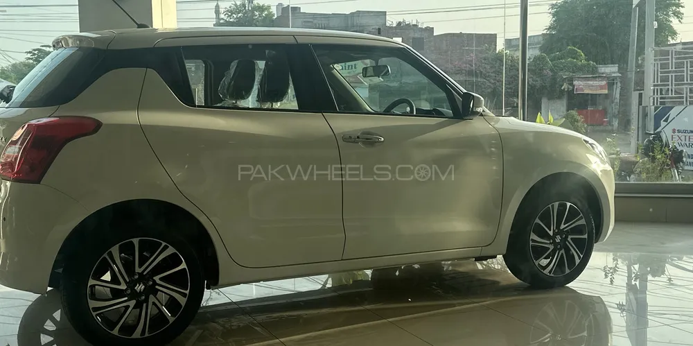 Suzuki Swift 2025 for Sale in Multan Image-1