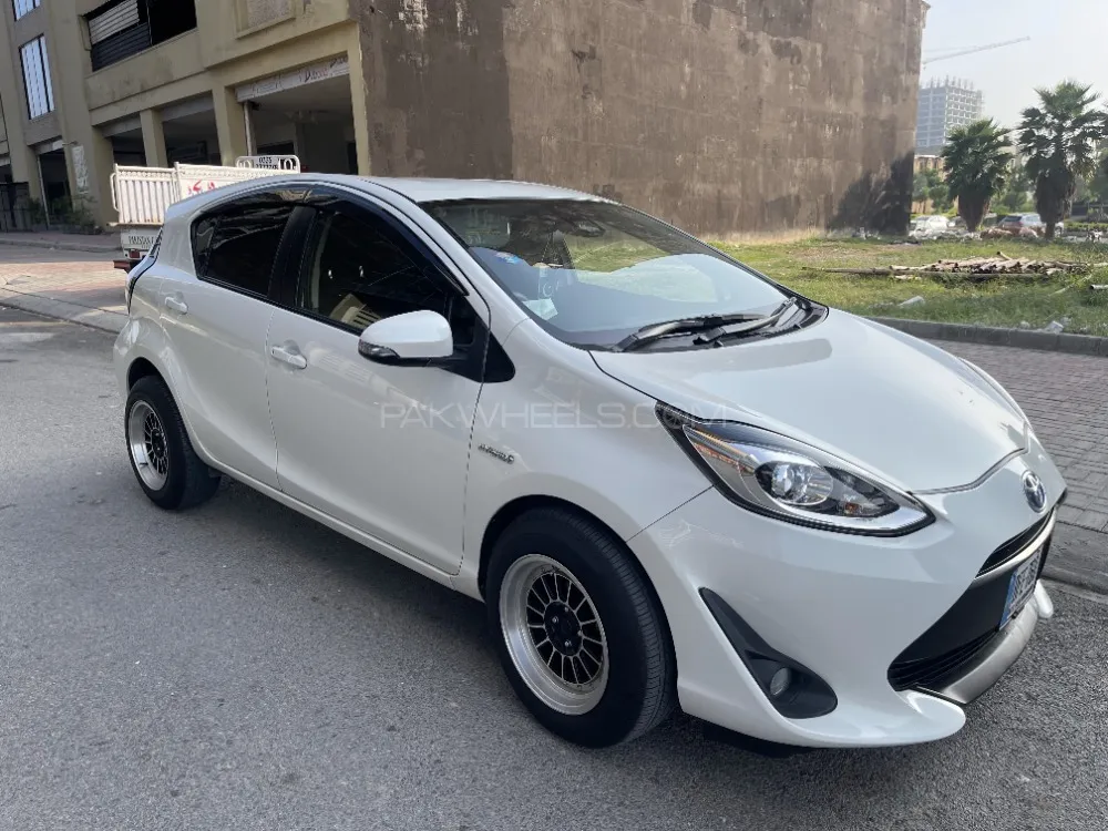 Toyota Aqua 2017 for Sale in Islamabad Image-1