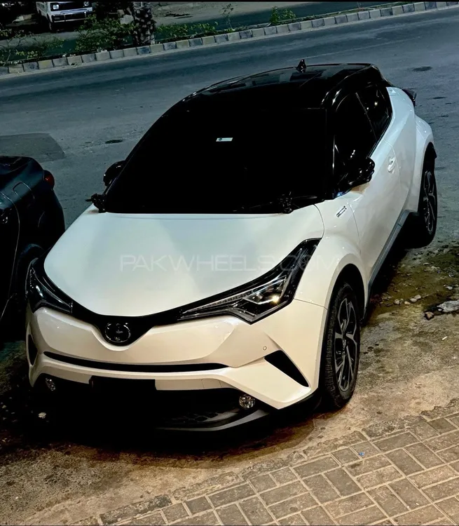 Toyota C-HR 2017 for Sale in Karachi Image-1