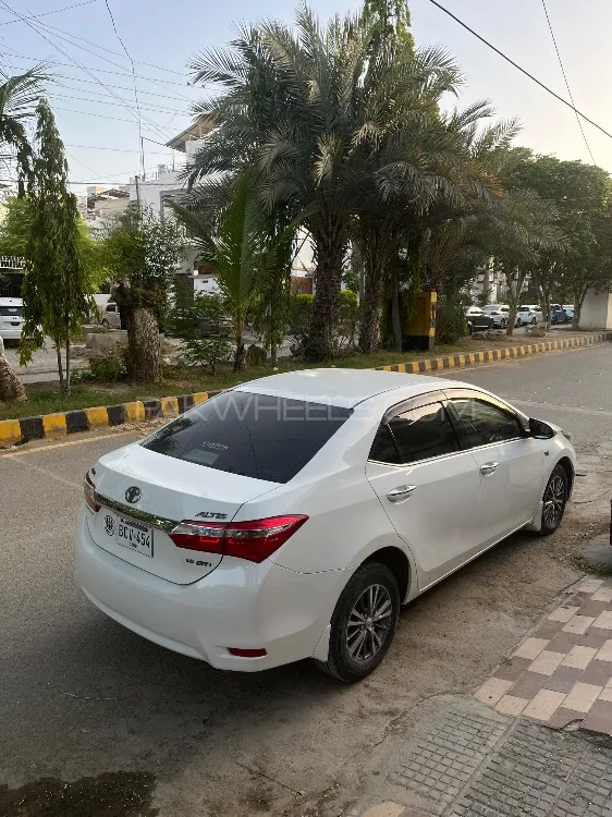 Toyota Corolla 2015 for Sale in Karachi Image-1
