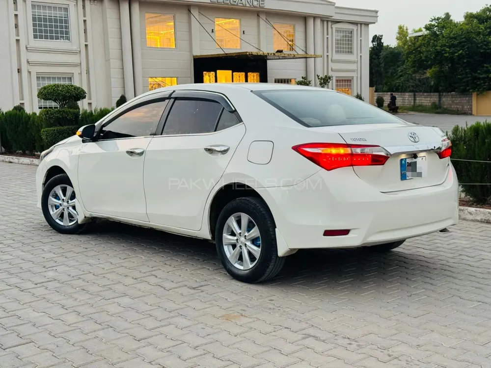Toyota Corolla 2015 for Sale in Islamabad Image-1