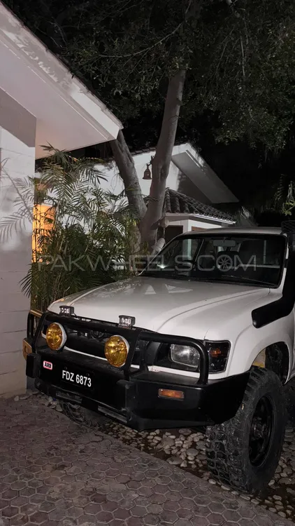 Toyota Hilux 2002 for Sale in Islamabad Image-1