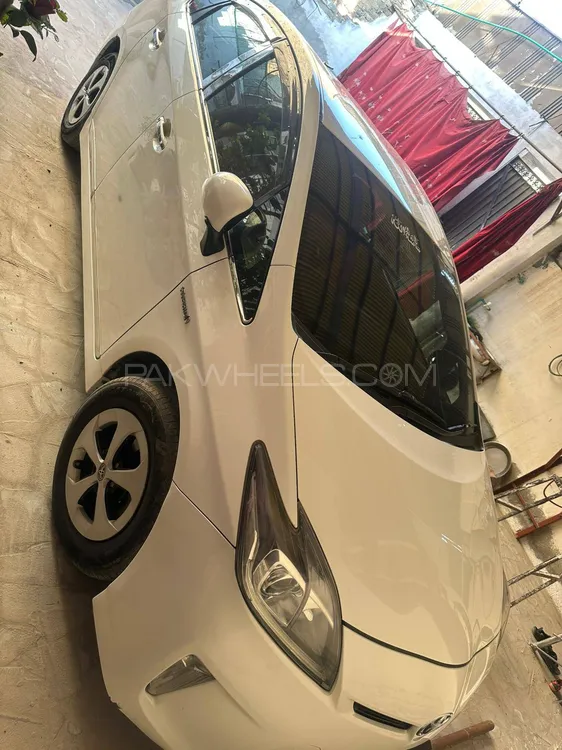 Toyota Prius 2014 for Sale in Peshawar Image-1