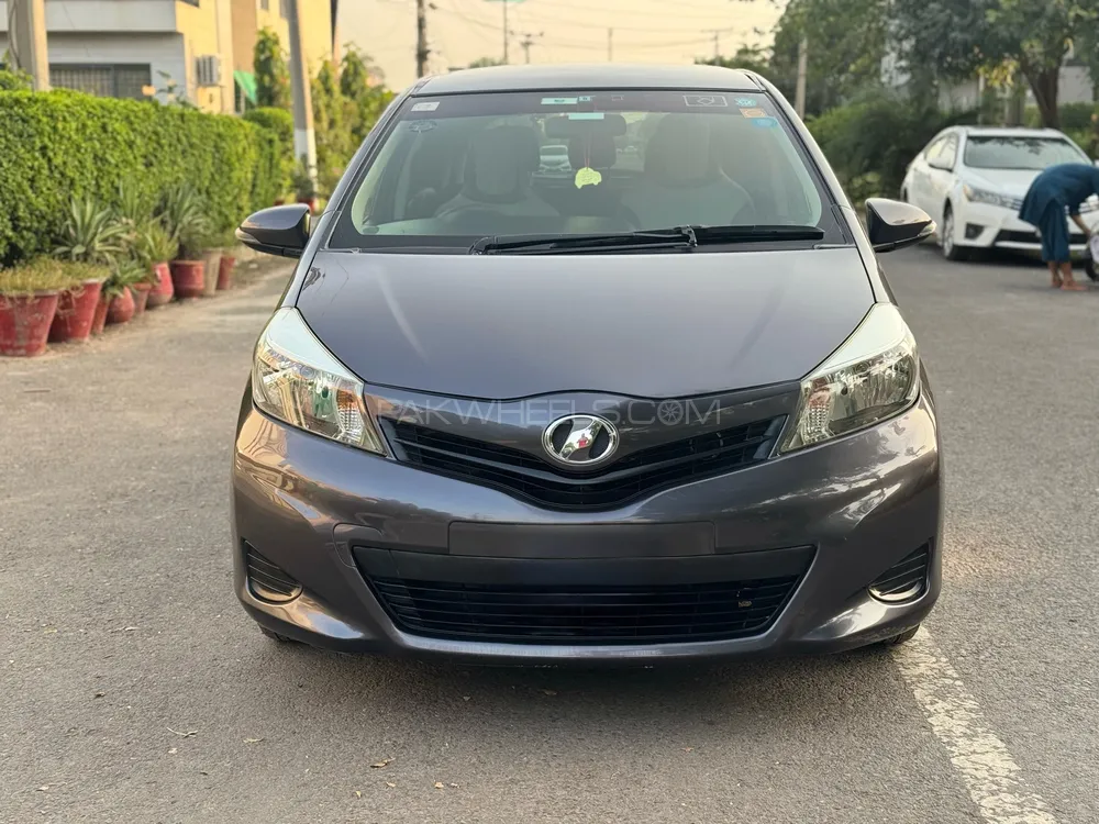 Toyota Vitz 2012 for Sale in Lahore Image-1