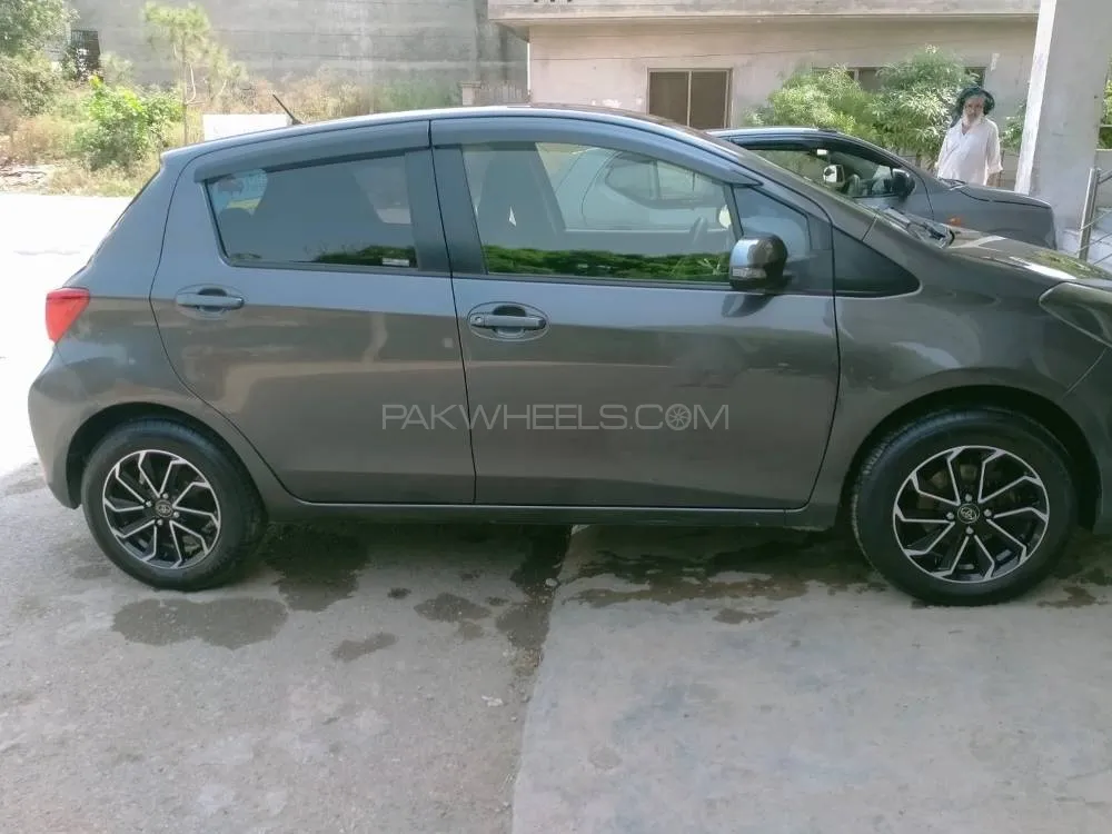Toyota Vitz 2015 for Sale in Islamabad Image-1