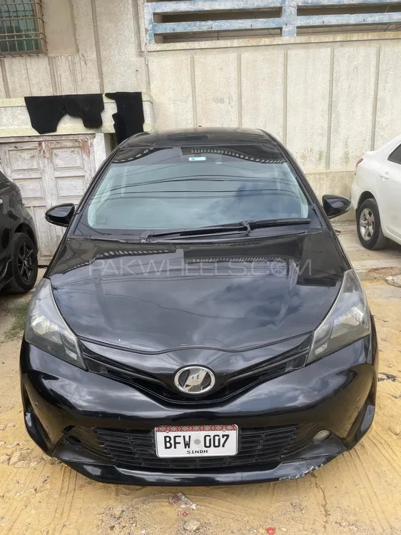 Toyota Vitz 2014 for Sale in Karachi Image-1