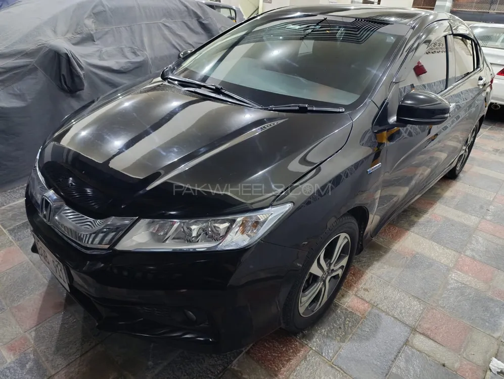 Honda Grace Hybrid 2014 for Sale in Karachi Image-1
