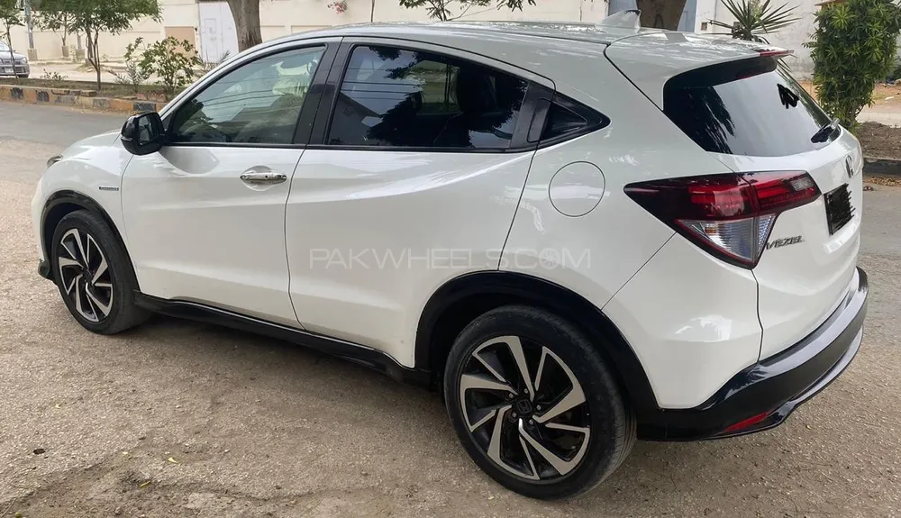 Honda Vezel 2016 for Sale in Karachi Honda Vezel 2016 for Sale in Karachi Image-3