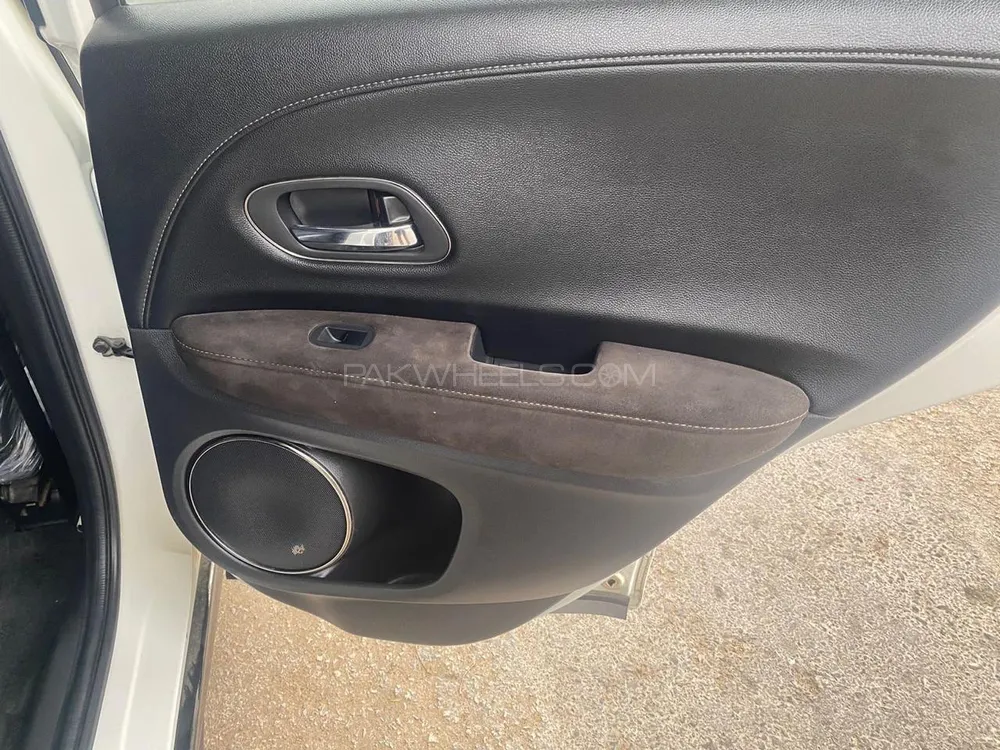 Honda Vezel 2016 for Sale in Karachi Honda Vezel 2016 for Sale in Karachi Image-8