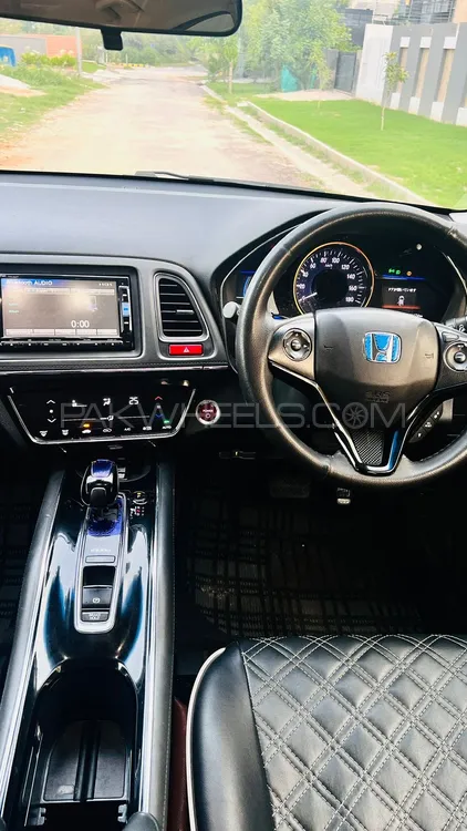 Honda Vezel 2015 for Sale in Islamabad Image-1