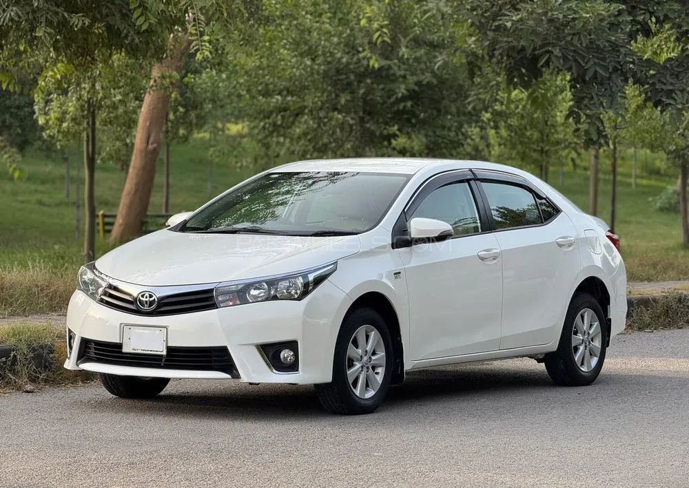 Toyota Corolla 2017 for Sale in Islamabad Image-1