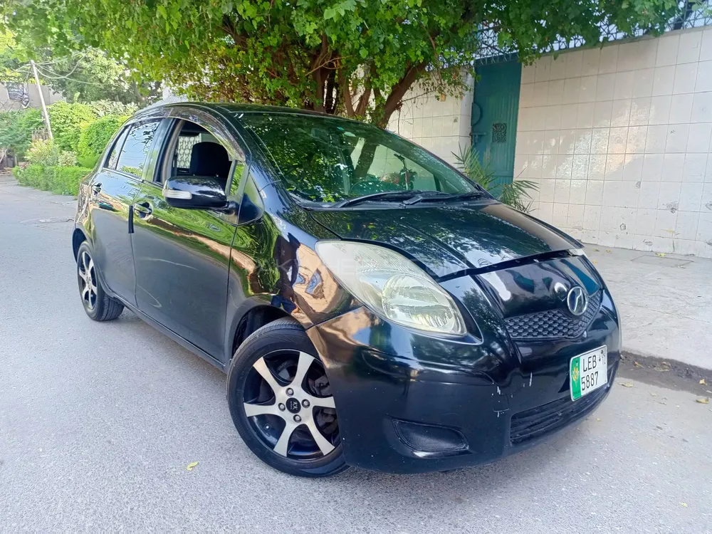 Toyota Vitz 2010 for Sale in Lahore Image-1