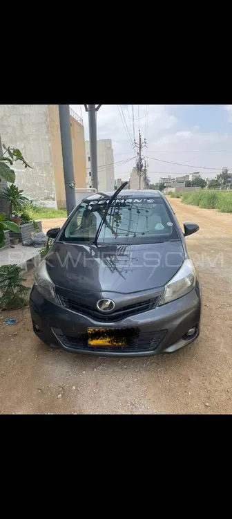 Toyota Vitz 2011 for Sale in Karachi Image-1