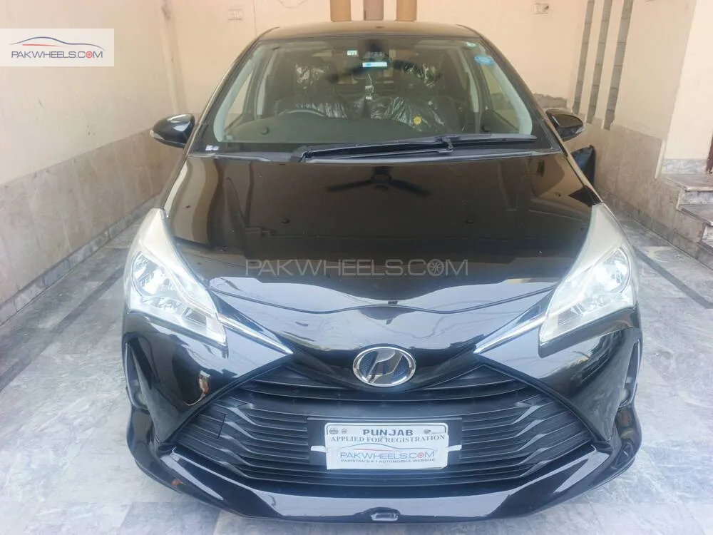 Toyota Vitz 2018 for Sale in Lahore Image-1