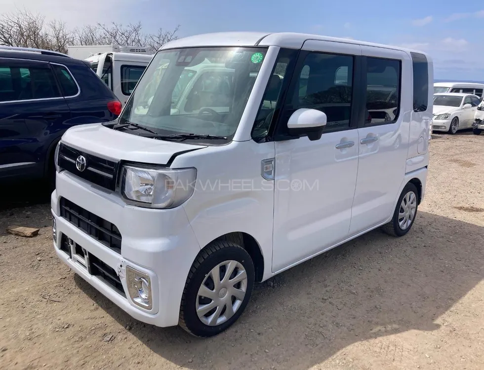 Toyota Pixis Mega 2022 for Sale in Karachi Image-1