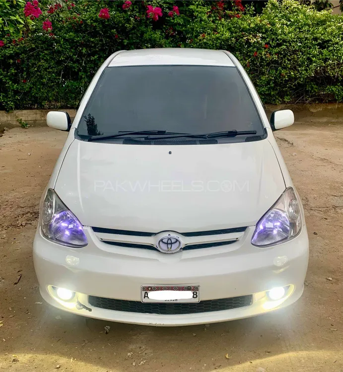 Toyota Platz 2004 for Sale in Karachi Image-1