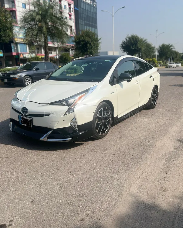 Toyota Prius 2016 for Sale in Islamabad Image-1