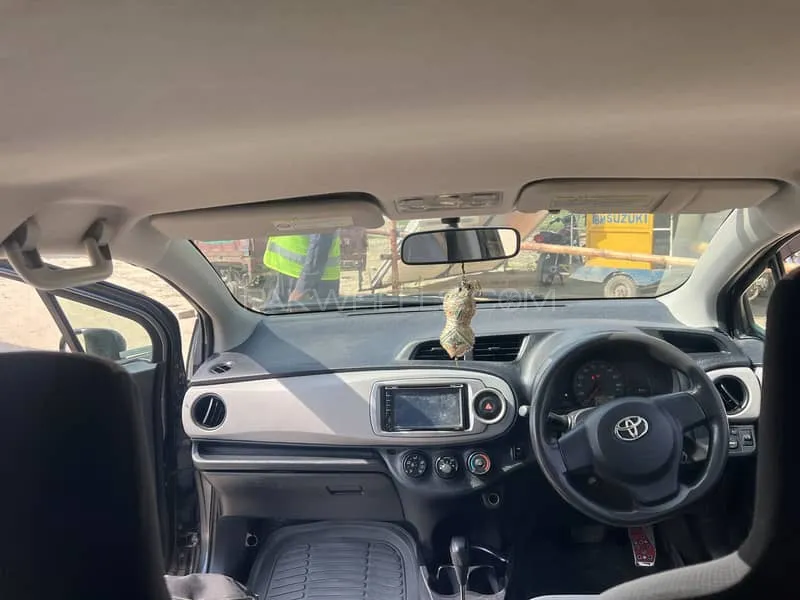Toyota Vitz 2011 for Sale in Lahore Image-1