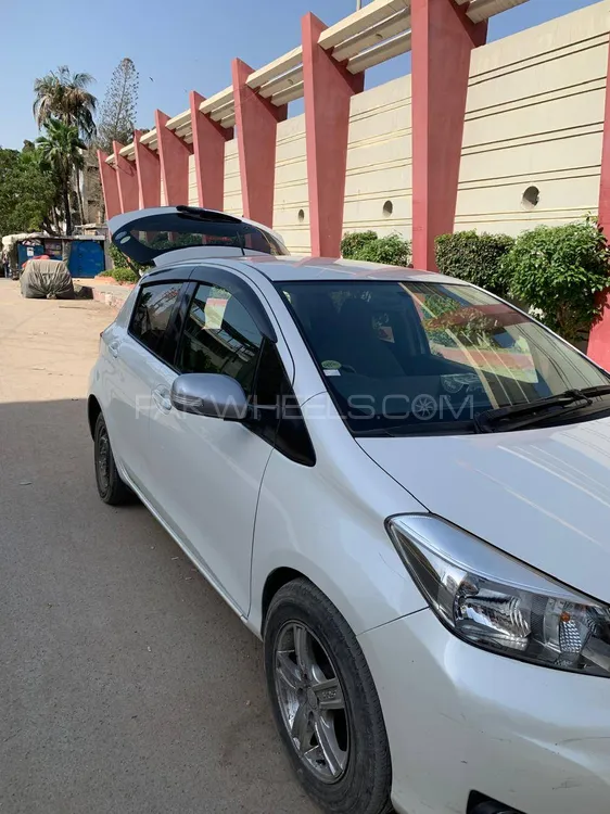 Toyota Vitz 2011 for Sale in Karachi Image-1