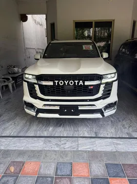 Toyota Land Cruiser AX 3.5L 2023