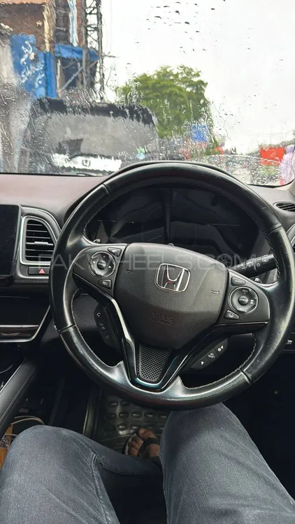 Honda Vezel 2016 for Sale in Lahore Honda Vezel 2016 for Sale in Lahore Image-5