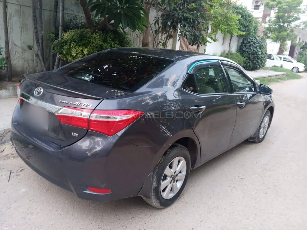 Toyota Corolla 2017 for Sale in Karachi Image-1