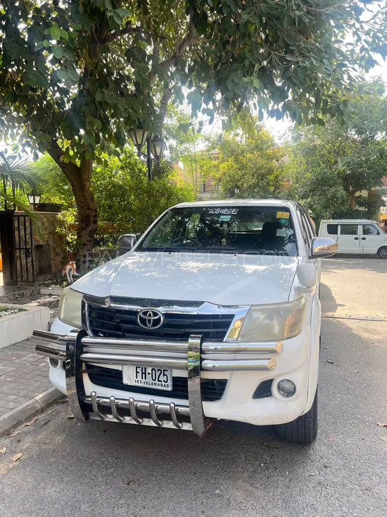 Toyota Hilux 2015 for Sale in Lahore Image-1