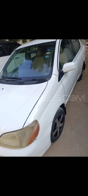 Toyota Platz 2000 for Sale in Karachi Image-1