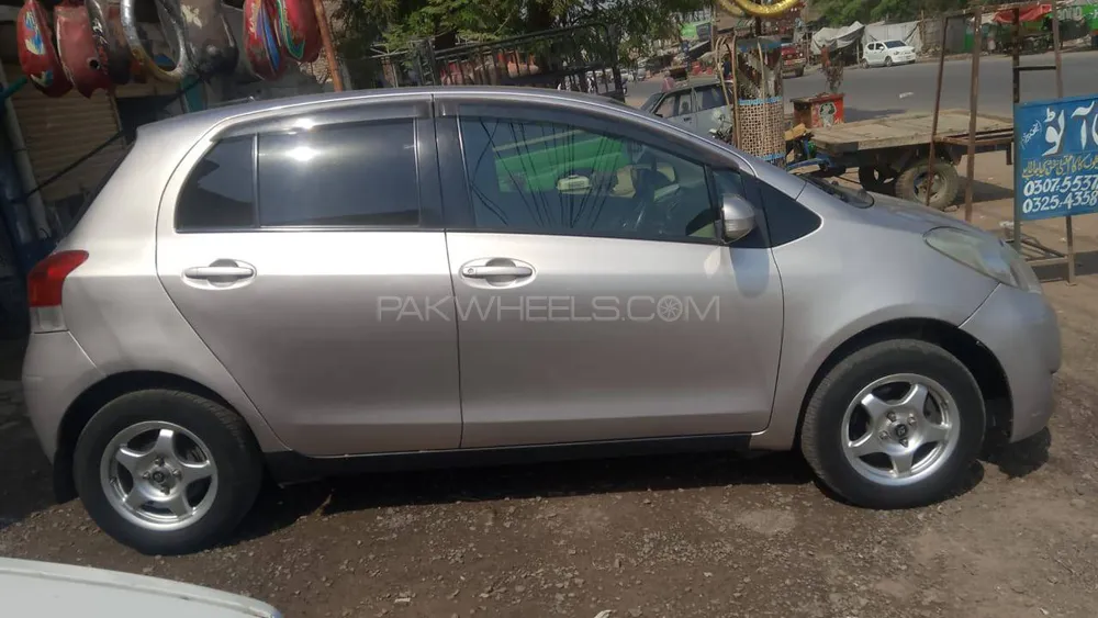 Toyota Vitz 2010 for Sale in Multan Image-1