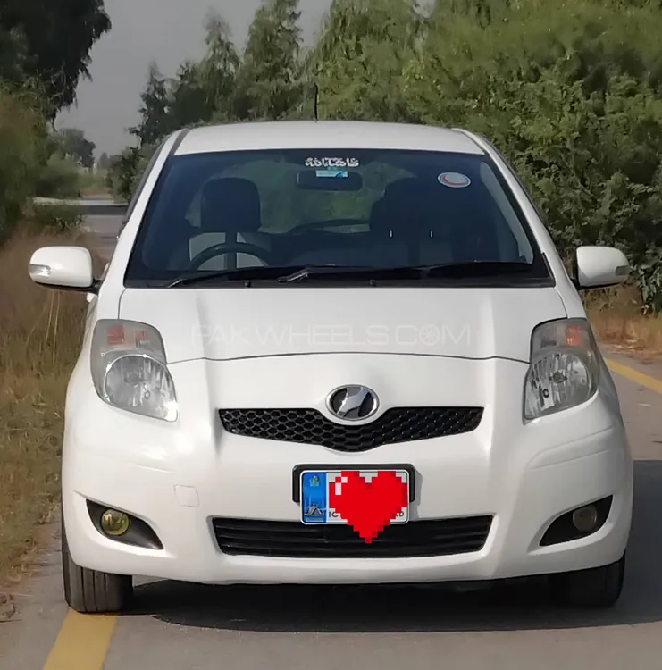 Toyota Vitz 2010 for Sale in Risalpur Image-1