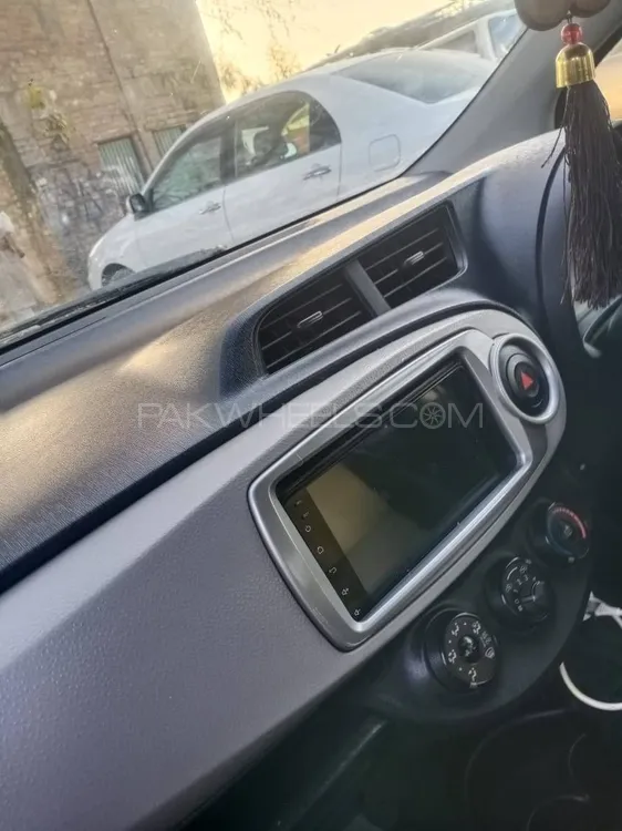 Toyota Vitz 2011 for Sale in Bannu Image-1