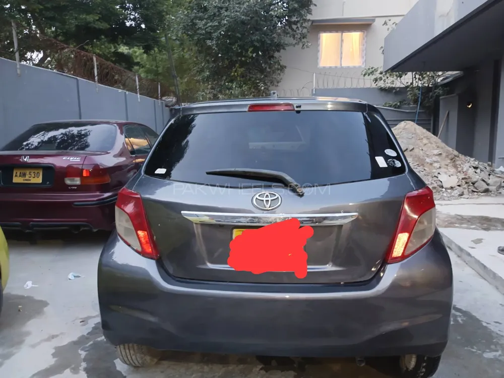 Toyota Vitz 2011 for Sale in Karachi Image-1