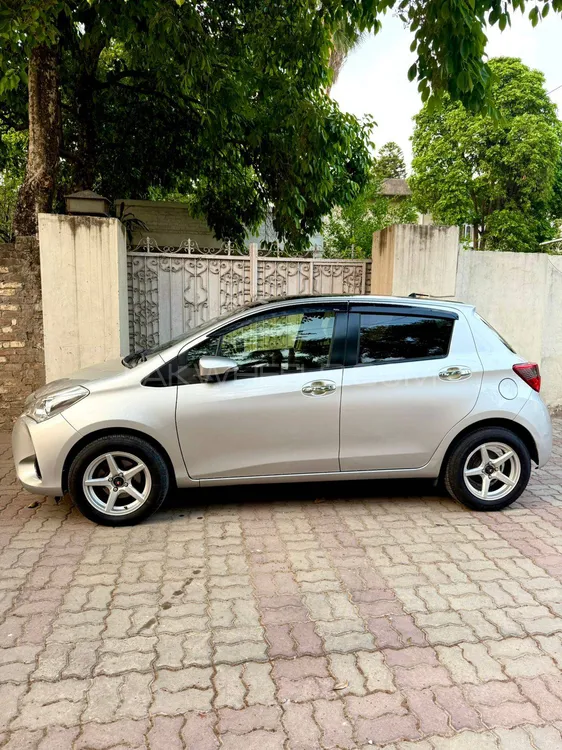 Toyota Vitz 2017 for Sale in Sialkot Image-1