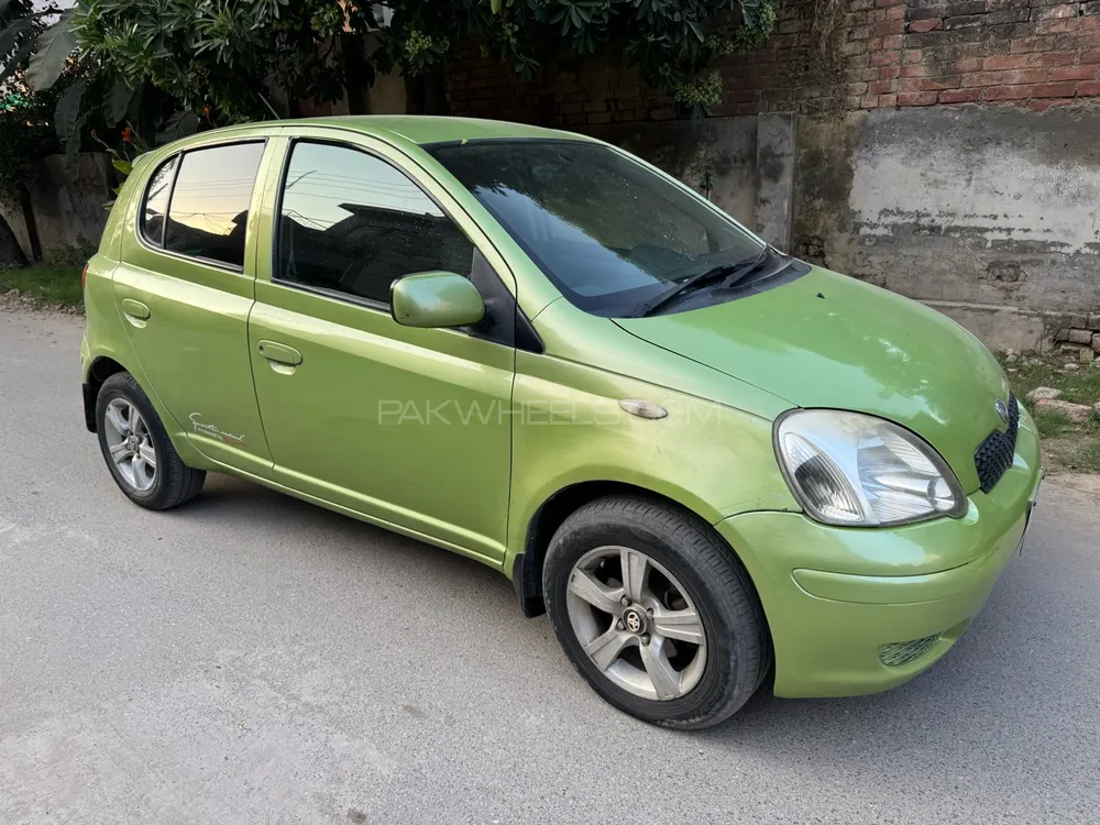 Toyota Vitz 2004 for Sale in Lahore Image-1