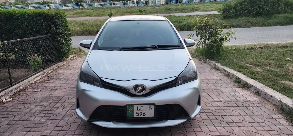 Toyota Vitz 2015 for Sale in Islamabad Image-1