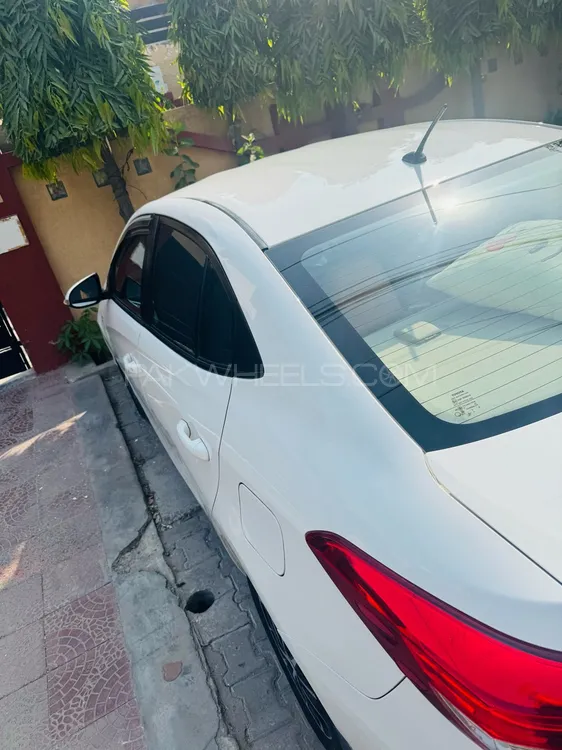 Toyota Yaris Sedan 2020 for Sale in Lahore Image-1